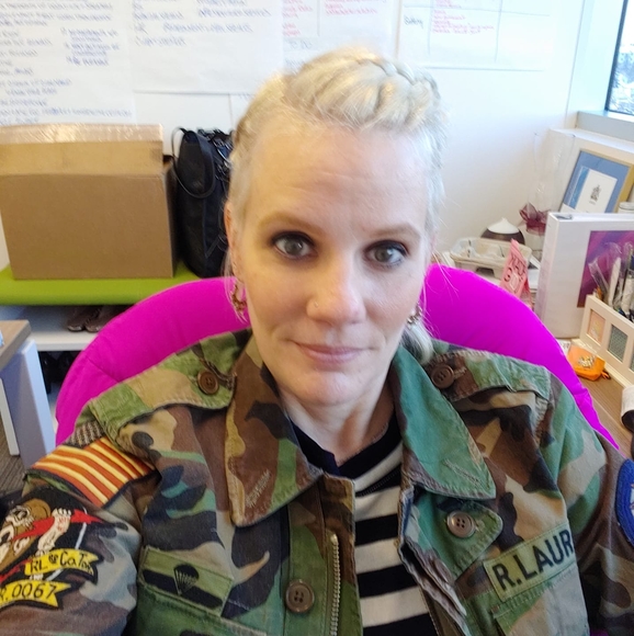 Meet your Posher, Nik - Picture 1 of 1